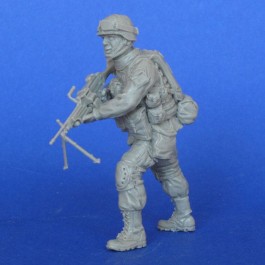 The modern American soldier with M249 machine gun
