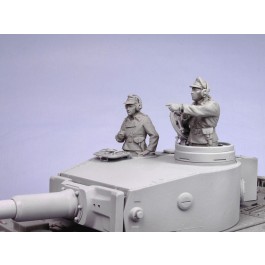 German tankers.  Kursk, summer 1943.  Two figures. 