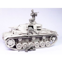 Escaping German tank crew.  Summer 41-44.  Three figures. 
