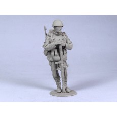Russian modern soldier w-RPG-7.  Winter Chechniya 93-04.  One figure. 