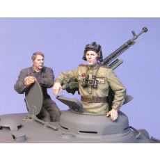 Soviet tank crew IS-2 with DShK multipose.  Summer 44-45.  Two figures. 