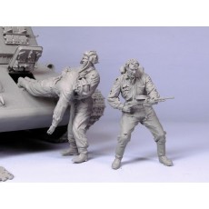 Escaping soviet tank crew.  Summer 41-43.  Three figures. 